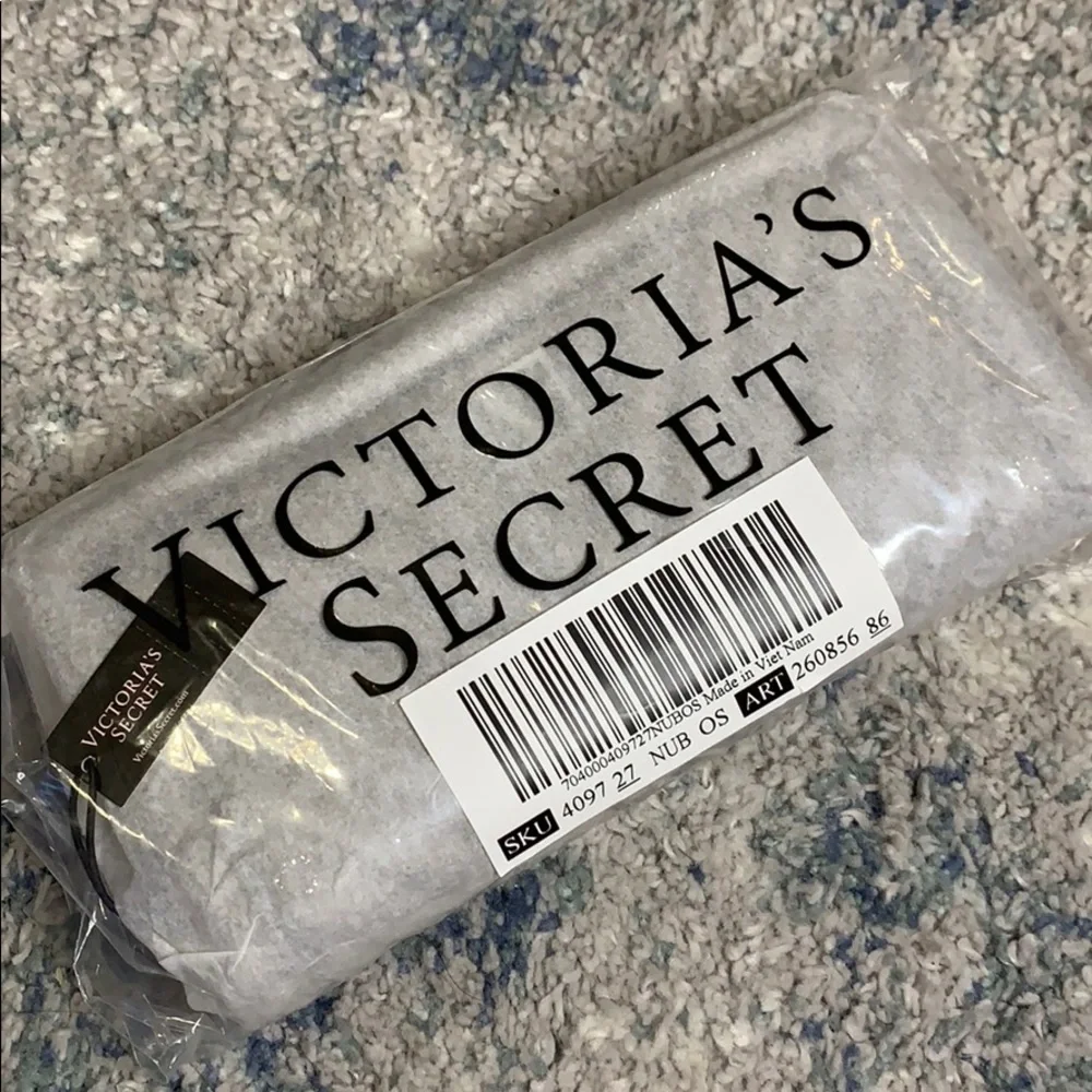 VICTORIAS SECRET | The Victoria Wallet in Taupe (Original Packaging) - Picture 4 of 4